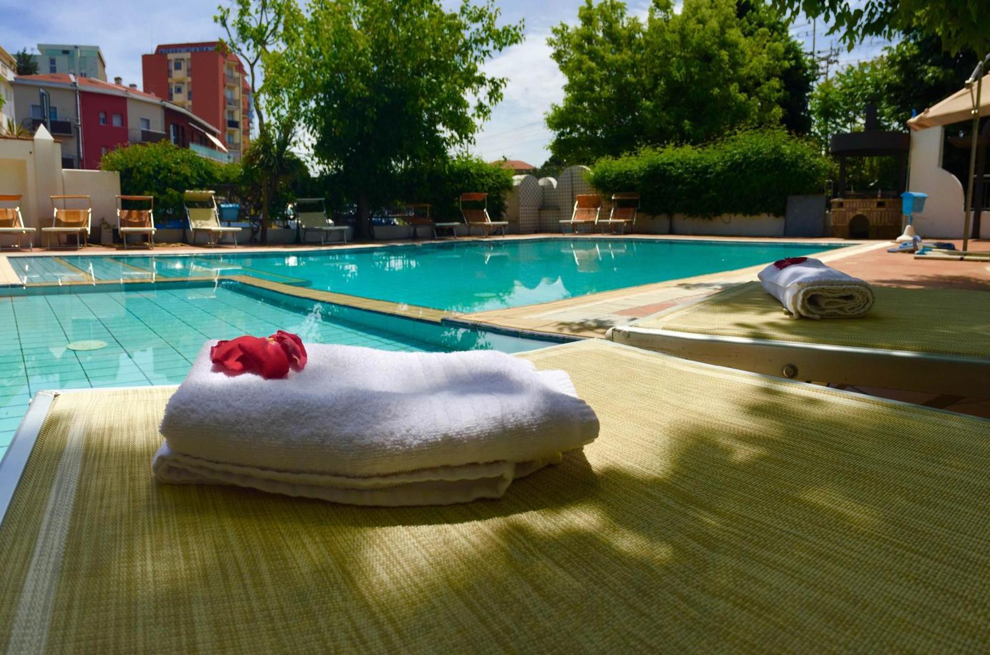 Hotel Mehari Riccione Luaran gambar