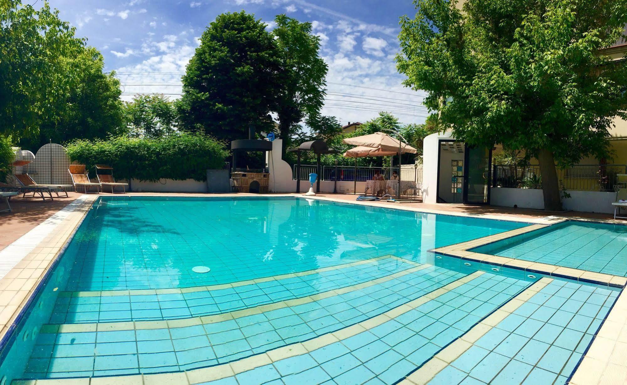 Hotel Mehari Riccione Luaran gambar